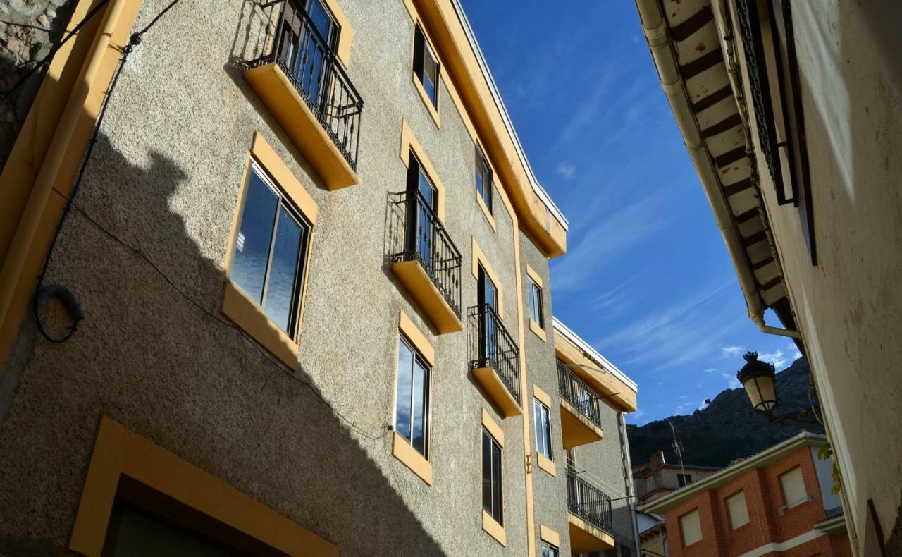 Tres Puentes Anguiano Apartamentos Y Hostal Exterior foto